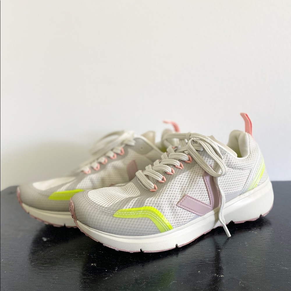 VEJA Condor 2 Sneaker in Natural & Parme & Jaune-Fluo